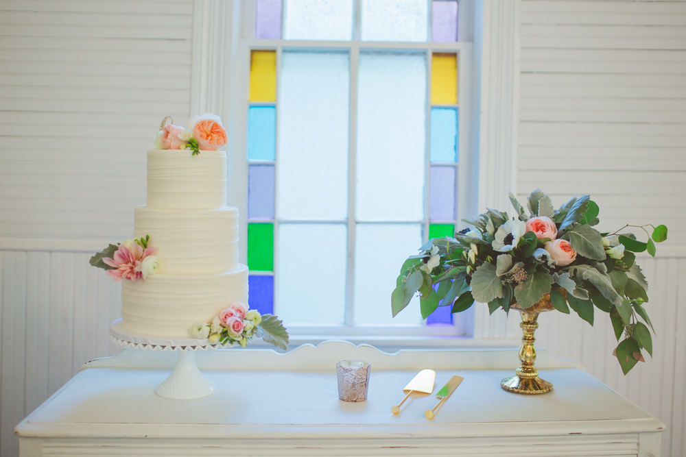 wedding cake and bouquet