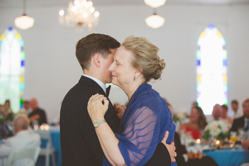 groom and mom first dance