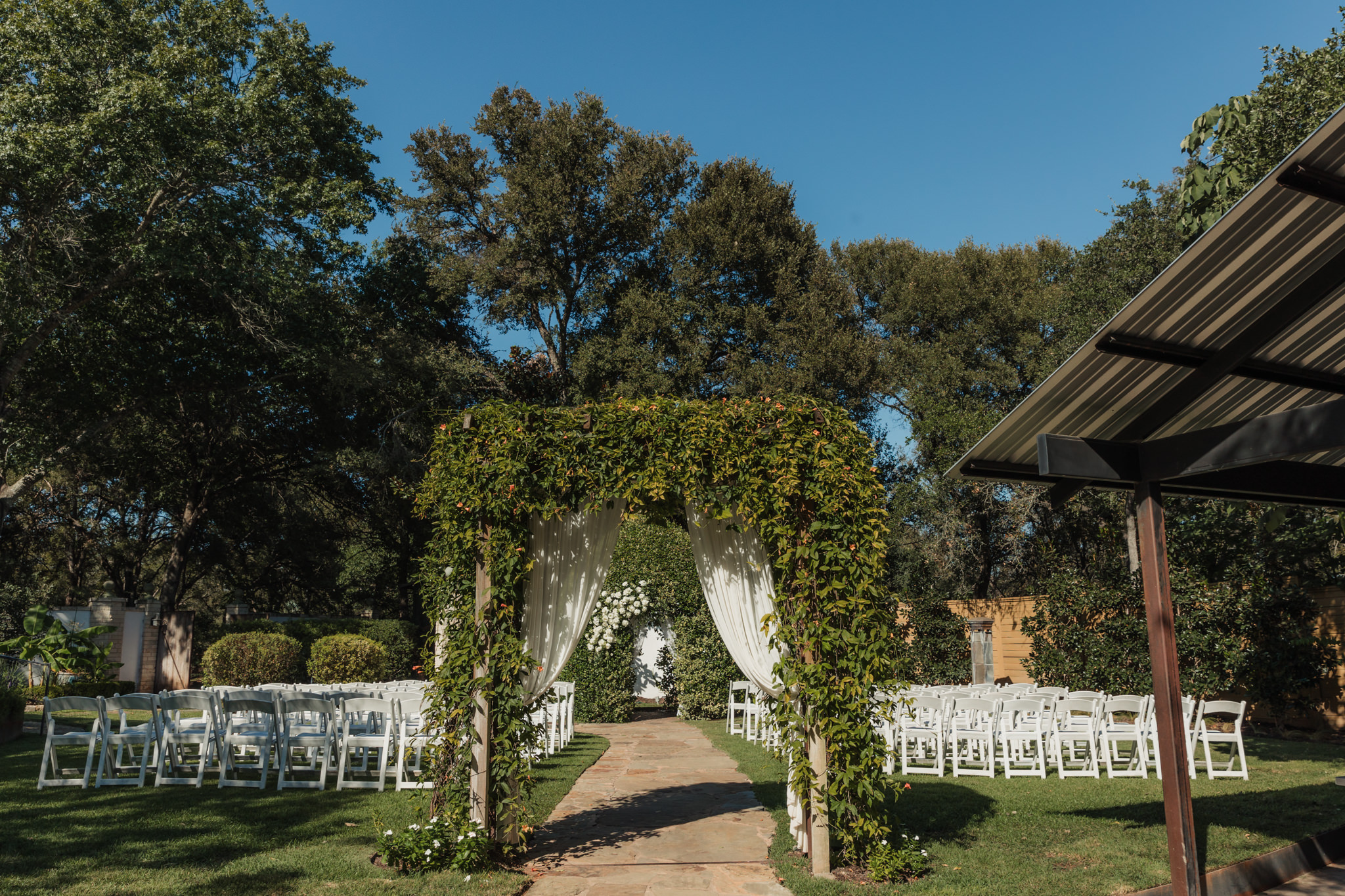 Hummingbird House Fall Wedding decor