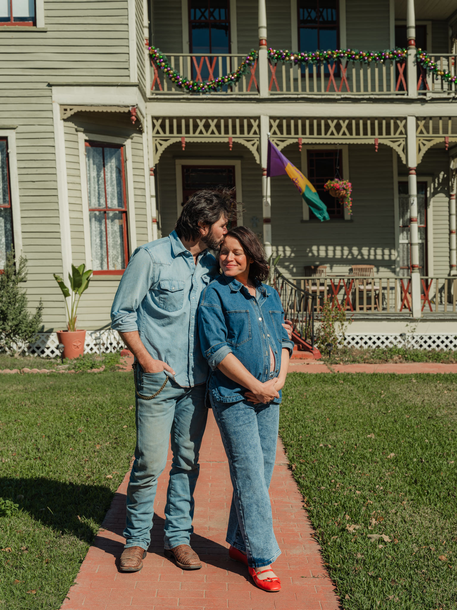 Joy the Baker maternity with her husband kissing her forehead